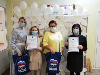 Владимир Попков поздравил учителей с профессиональным праздником